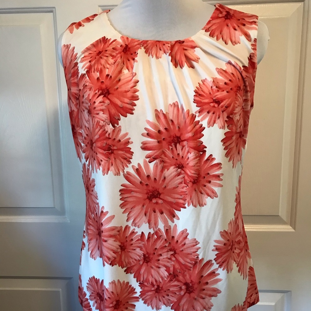 NWT Sleeveless floral top